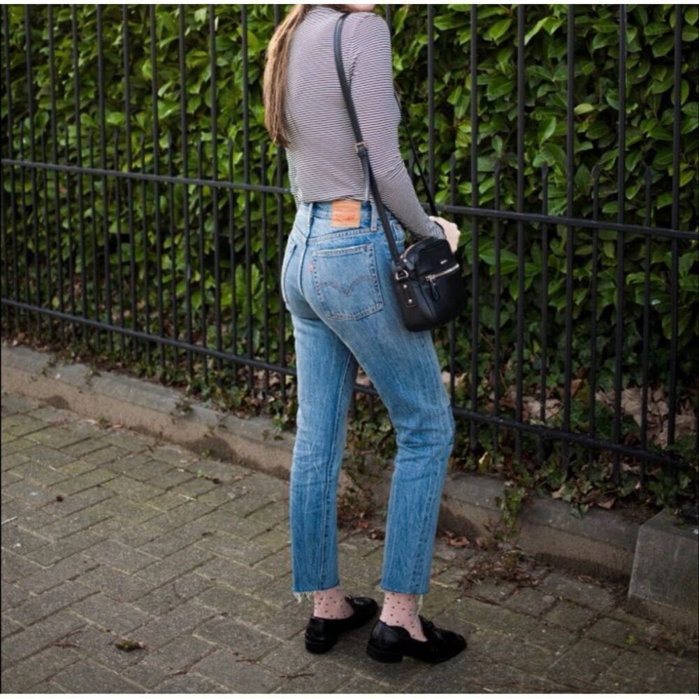 Levi’s Wedgie Straight Denim Jeans, Women’s Size 8 / 29 Raw Hem